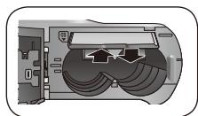 SAMSUNG ES15-SILVER - Inserting the battery and memory card - 3