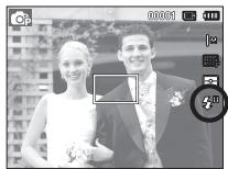 SAMSUNG ES25 - Flash (⚡) / Left button - 1