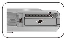 SAMSUNG ES55-GREY - Insertion de la batterie et de la carte mémoire - 3