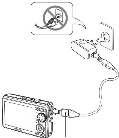 SAMSUNG PL50-SILVER - Charging the battery - 1