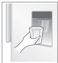 SAMSUNG RL-56 - Getting water from the dispenser - 1