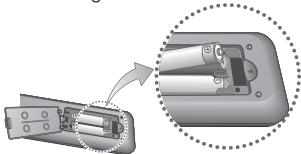 SAMSUNG HT-D555 - Batterien in die Fernbedienung einsetzen - 1