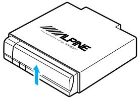 ALPINE NVE-N055PV - Die Tür wieder schließen, nachdem die Disc eingezogen wurde. - 1