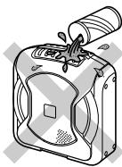 ALPINE SWE-1000 - Do not insert any objects in the product. - 3