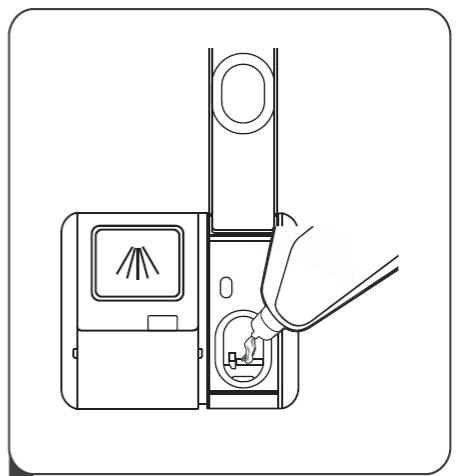 THOMSON TDW1444BWH - Filling the rinse aid dispenser - 3