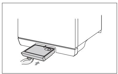 DAEWOO KOC-1C0KBSTM - Comment installer le réservoir d'eau et le plateau d'eau - 2