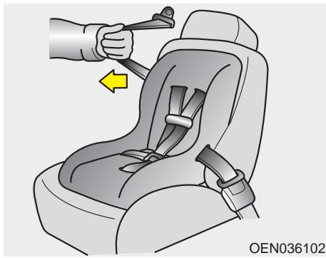 KIA OPTIMA - Mettre une ceinture de sécurité de passager au mode d'auto-bouclage - 2