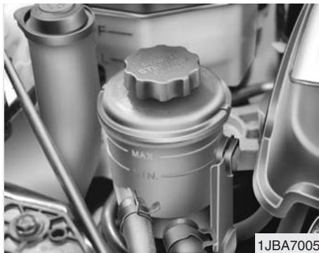 KIA RIO - Vérification de la courroie d'entraînement du compresseur - 1