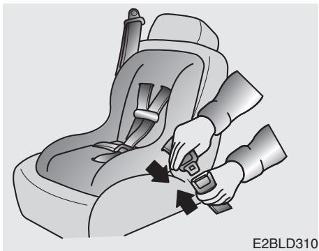 KIA RIO - Installation d'un système de retenue pour enfant par la ceinture ventrale/épauleière - 1