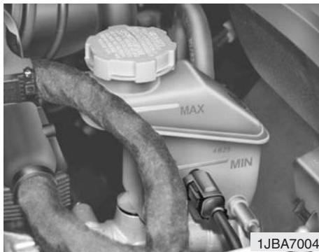 KIA RIO - Liquide de FREIN (SELON l'équipement) - 1