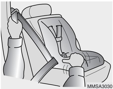 KIA RIO - Installation d'un système de retenue pour enfant par la ceinture ventrale/épauleière - 2