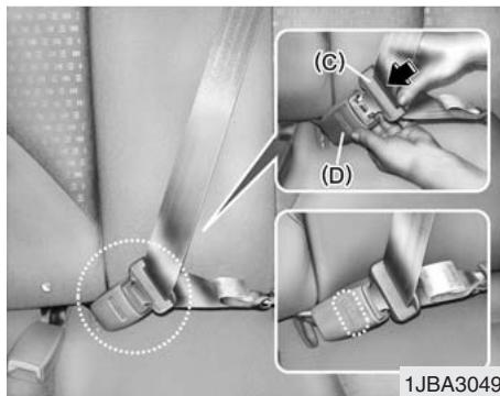 KIA RIO - Ceinture de sécurité arrêtée à trois points d'ancrage (selon l'équipement) - 1
