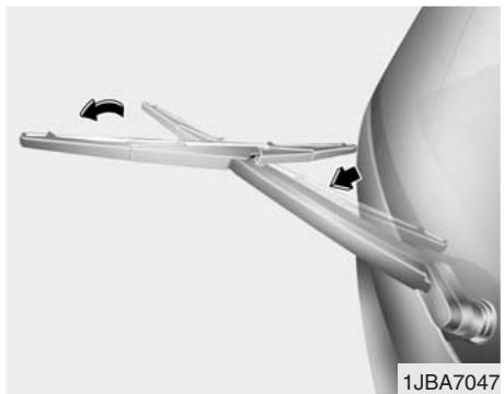 KIA RIO - Remplacement des balais d'essuie-glace - 3