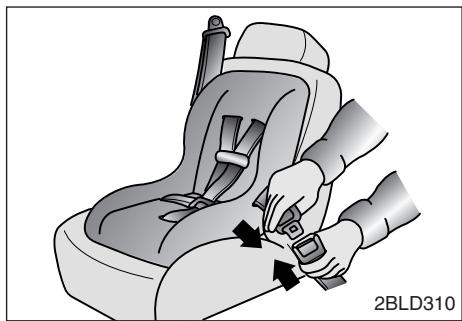 KIA SORENTO - Ceinture de sécurité passager mise en mode de verrouillage automatique - 1