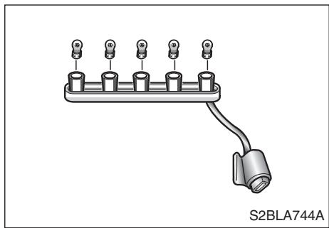 KIA SORENTO - Remplacement de l'ampoule du feu stop surélevé - 2