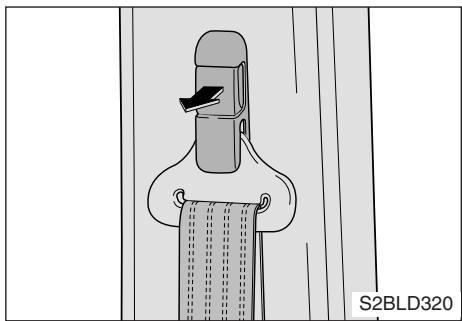 KIA SORENTO - Pour boucler la ceinture de sécurité ventrale/épauleière : - 3