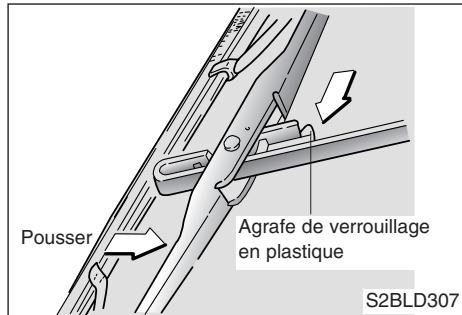 KIA SORENTO - Remplacement des balais d'essuie-glace - 1