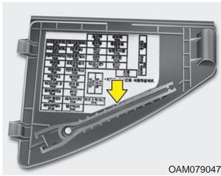 KIA SOUL - Remplacer un fusible sur le panneau intérieur - 1