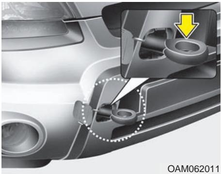KIA SOUL - Crochet de remorquage amovible (avant) (si équipée) - 1