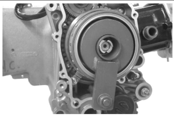 PIAGGIO X7 - Removing the flywheel magneto - 4