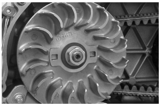 PIAGGIO X7 - Removing the driving pulley - 1