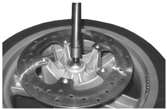 PIAGGIO X7 - Front wheel hub overhaul - 3