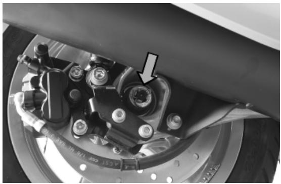 PIAGGIO X7 - Muffler supporting arm removal - 2