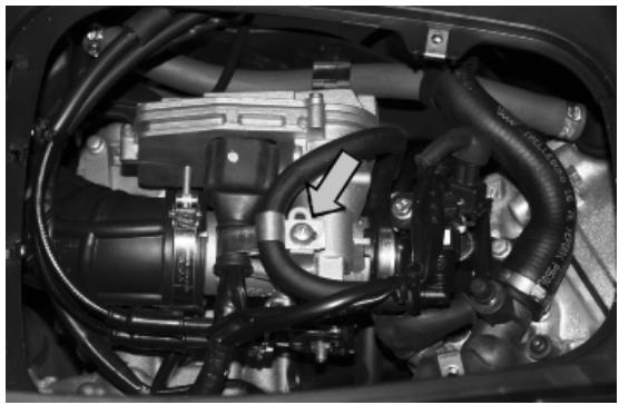 PIAGGIO X7 - Removing the butterfly valve - 1