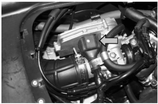 PIAGGIO X7 - Removing the butterfly valve - 6