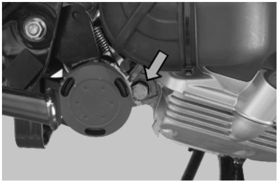 PIAGGIO X7 - Muffler supporting arm removal - 6