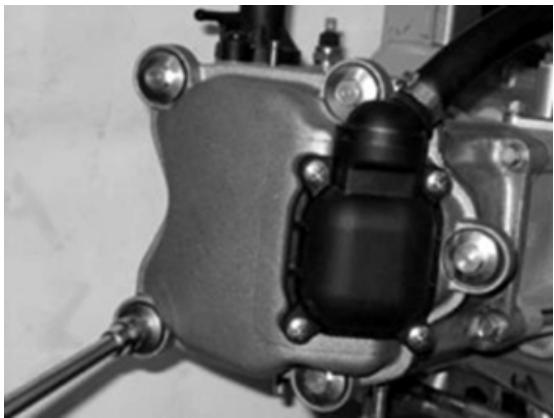 PIAGGIO X7 - Removing the rocker-arms cover - 1