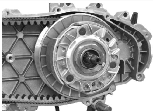 PIAGGIO X7 - Removing the driven pulley - 1