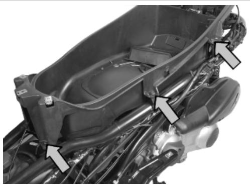 PIAGGIO X7 - Helmet bay - 1