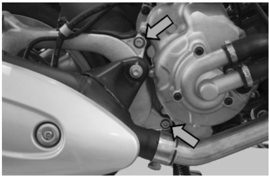 PIAGGIO X7 - Muffler supporting arm removal - 4