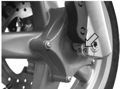 PIAGGIO X7 - Removing the front wheel - 2