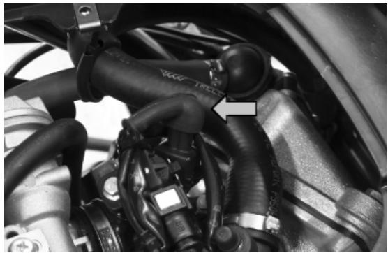PIAGGIO X7 - Removing the butterfly valve - 3