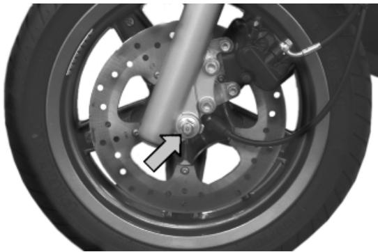 PIAGGIO X7 - Removing the front wheel - 1