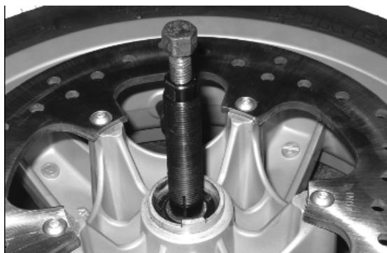 PIAGGIO X7 - Front wheel hub overhaul - 1