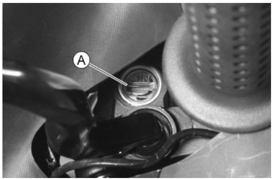 PIAGGIO X7 - Brake fluid level check - 1