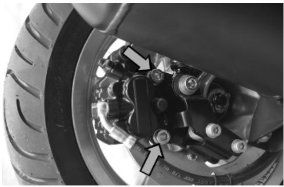 PIAGGIO X7 - Muffler supporting arm removal - 3