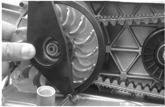 PIAGGIO X7 - Removing the driving pulley - 3