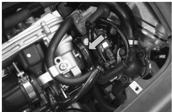 PIAGGIO X7 - Removing the butterfly valve - 5