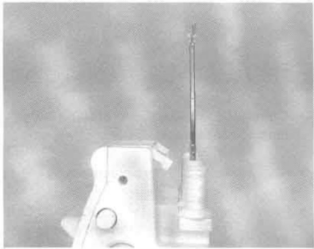 SINGER 14SH654 - Installation du porte-guide-fil - 2