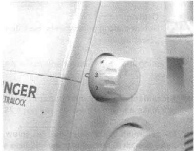 SINGER 14SH654 - Réglage de la largeur avec bouton de réglage - 1