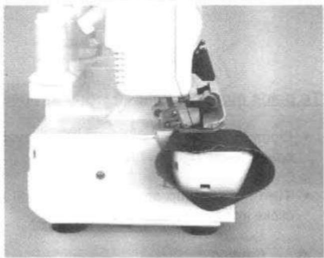 SINGER 14SH654 - Pour remettre la plaque de tissu - 3