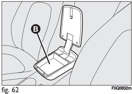 FIAT BRAVO - Accoudoir avant avec compartiment porte-objets (lorsqu'il est prévu) - 3