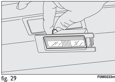 FIAT PUNTO - FEUX 3ÈME STOP fig. 26-27 - 3