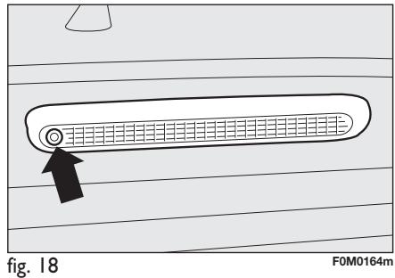FIAT PUNTO - Vitre avant (lave-glace) fig. 17 - 1