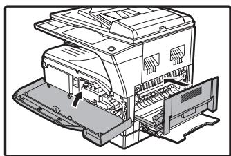SHARP MX-M202D - Fermez le capot avant et le capot latéral. - 1