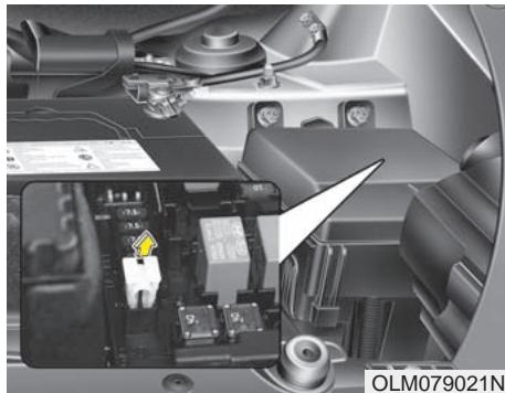 HYUNDAI IX35 - Remplacement du boîtier de fusibles du tableau de bord - 1